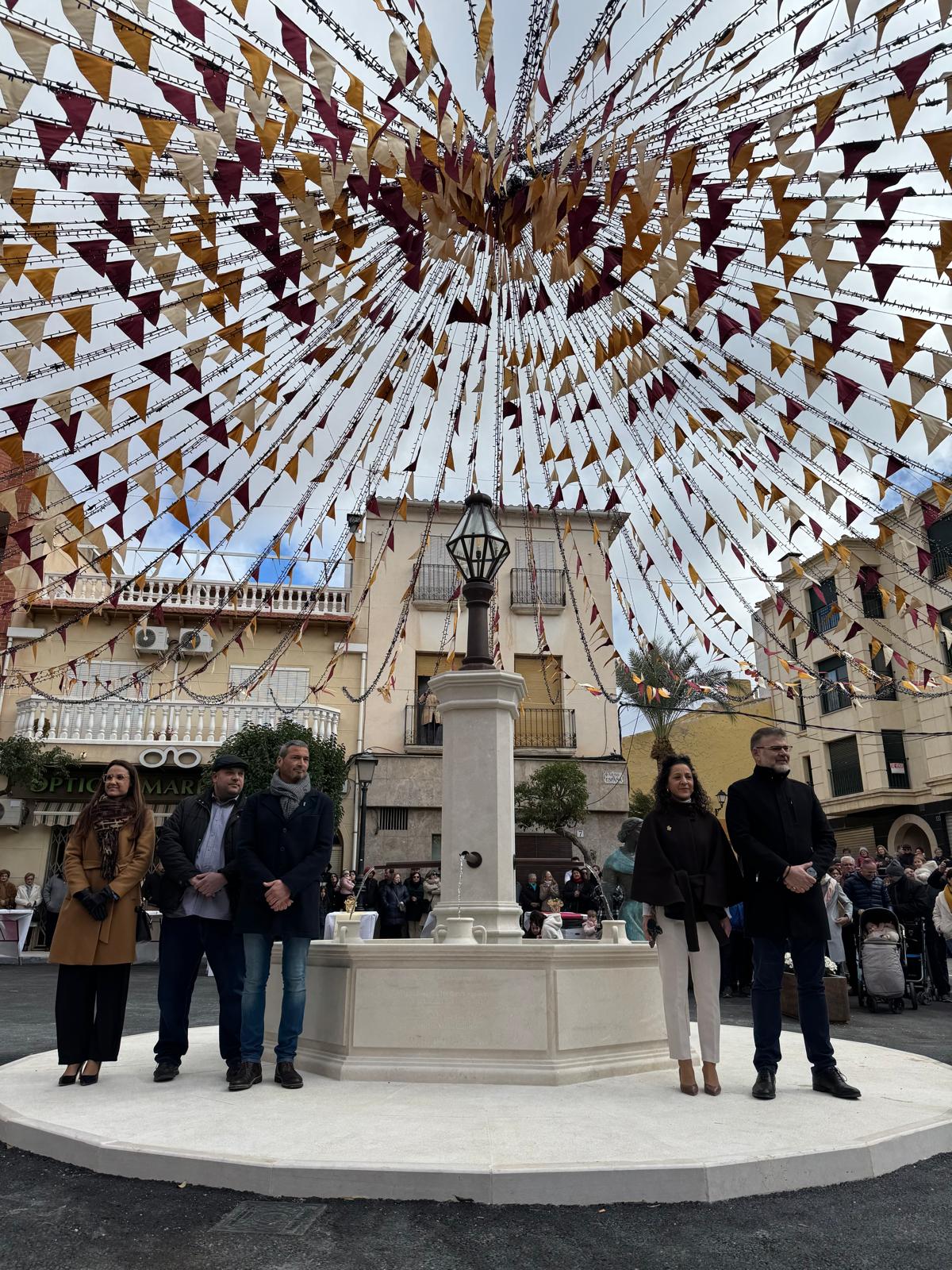 Inauguració de la nova font en la Plaça d'Espanya