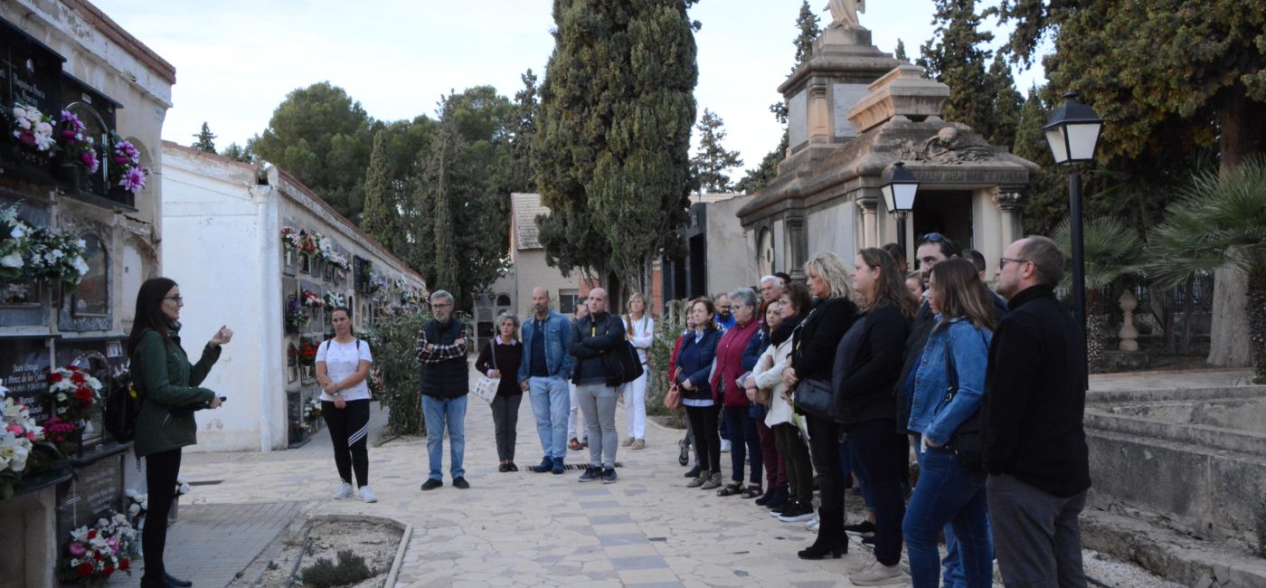 04-11-22 VISITAS GUIADAS CEMENTERIO (76)