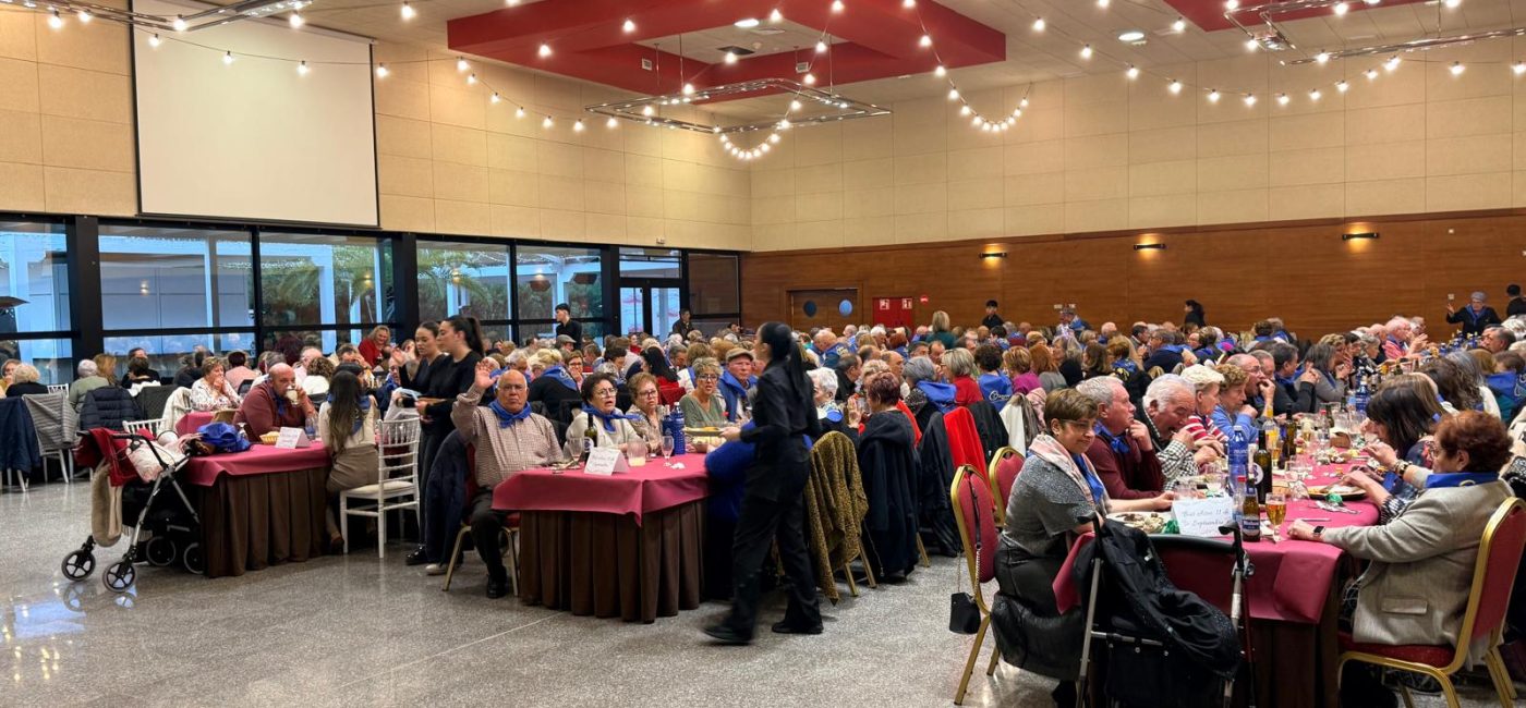 21-12-2025 COMIDA NAVIDAD TERCERA EDAD EN EL PÍO XII (1)